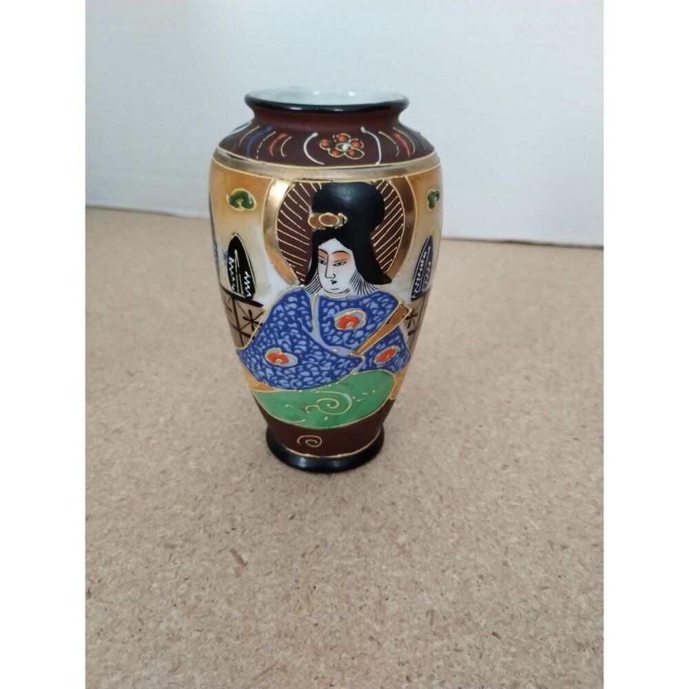 Satsuma Moriage Hand Painted Small Japanese 5" Vase